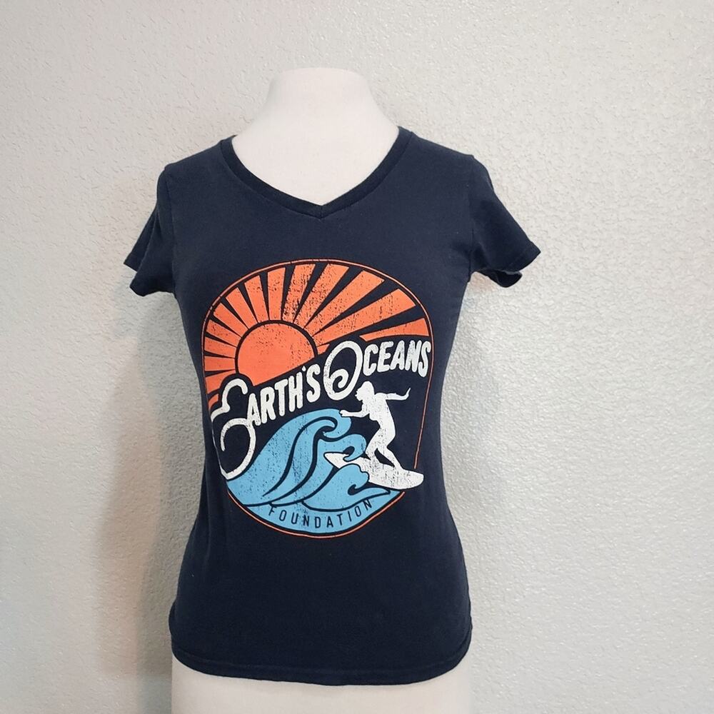 🔴3/$20 Earth's Ocean Foundation Blue Surfer V-Neck Shirt Size Small